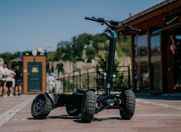 Електрическа тротинетка в България, подходяща за туризъм и развлечение.