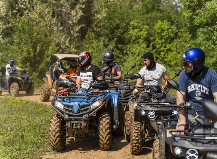 Планински ATV приключения в Хилвю България, снежна природа и екстремни изживявания.