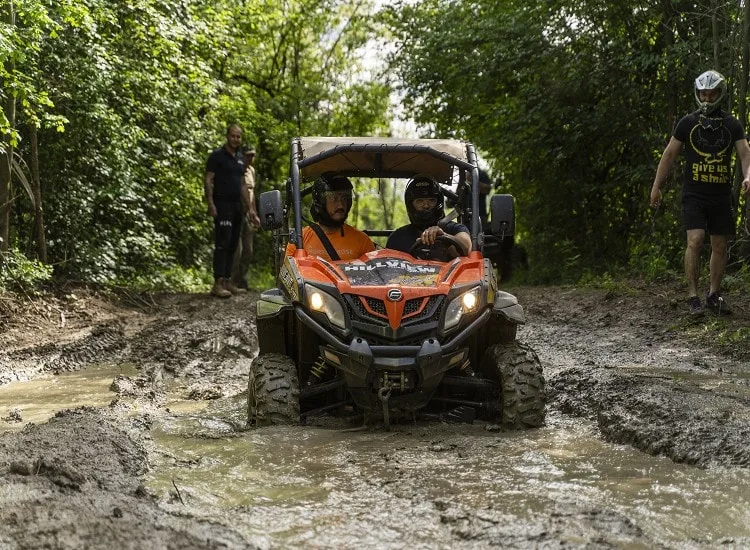 1. Безопасно каране на ATV през гората в Хилвю България.