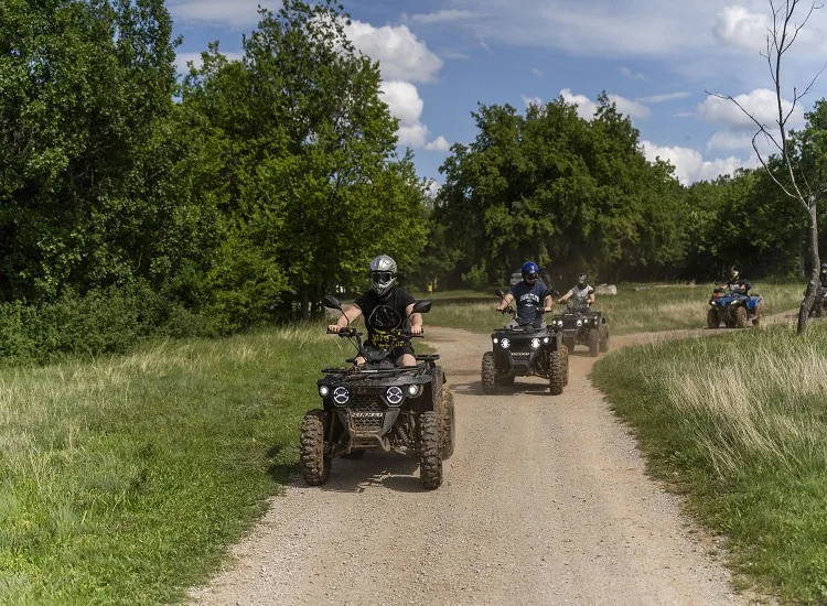 Таван на ATV в България, приключенски туризъм и природна разходка.